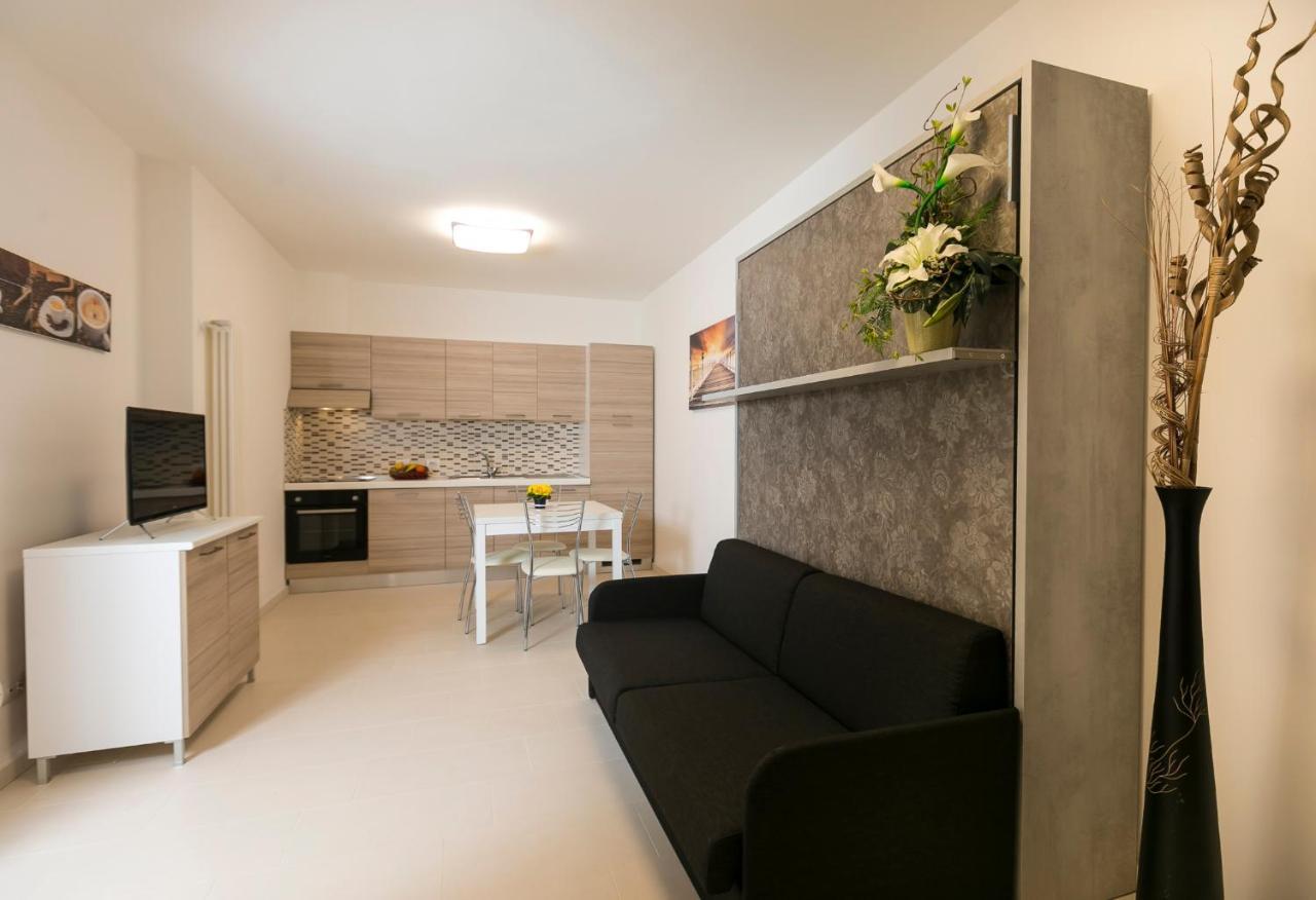 Residenza Riva Azzurra Aparthotel Rimini Bagian luar foto