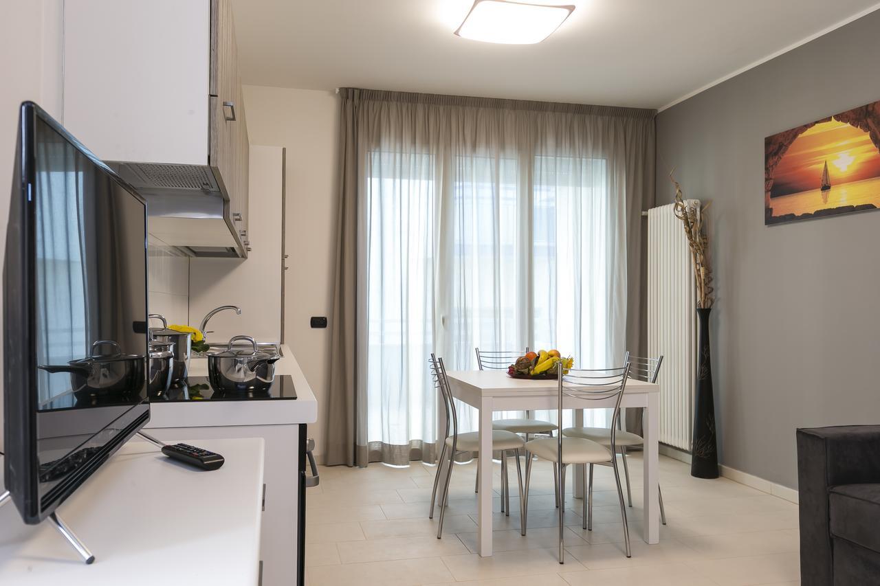 Residenza Riva Azzurra Aparthotel Rimini Bagian luar foto